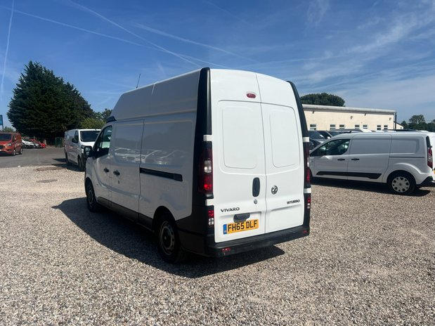 Vauxhall Vivaro LWB High Roof L2H2 120 Bi Turbo Air Con 1 Owner 8