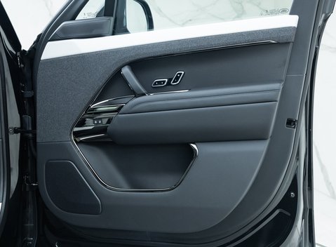 Land Rover Range Rover Sport P550e Autobiography 18