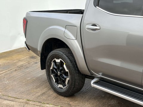Nissan Navara 2.3 Navara Tekna dCi 4WD 5dr 6