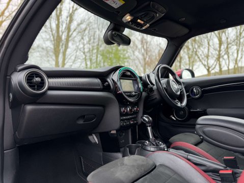 Mini Hatch 2.0 John Cooper Works Auto 3dr 21