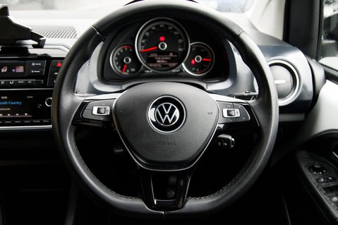 Volkswagen Up R-LINE 15