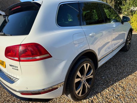 Volkswagen Touareg 3.0 TDI V6 BlueMotion Tech R-Line Tiptronic 4WD Euro 6 (s/s) 5dr 11