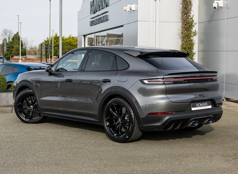 Porsche Cayenne TURBO E-HYBRID GT 4