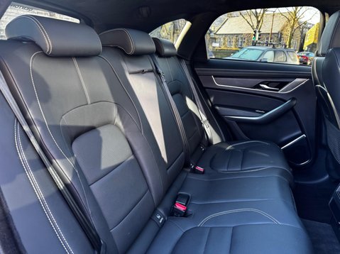 Jaguar F-Pace R-DYNAMIC HSE BLACK 80