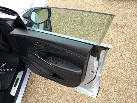 Aston Martin DBX V8 54