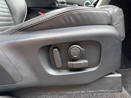 Land Rover Discovery 3.0 TD V6 HSE LUXURY SUV 5dr Diesel Auto 4WD Euro 6 (s/s) (258 ps) 30