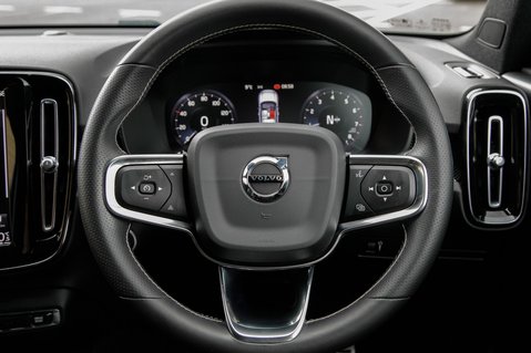 Volvo XC40 T3 R-DESIGN 20
