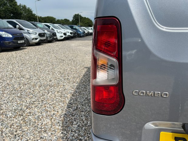 Vauxhall Combo LWB L2H1 (SOLD) Low Roof Limited 2300 Air Con Alloys Sensors EURO 6 NO VAT 26