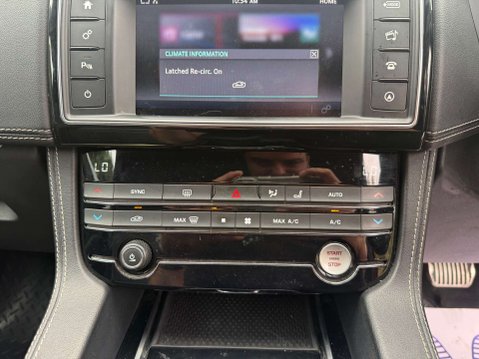 Jaguar F-Pace 2.0 F-PACE R-Sport AWD D Auto 4WD 5dr 43