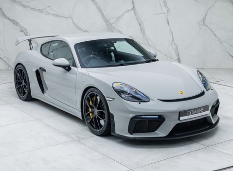 Porsche Cayman GT4 718 11