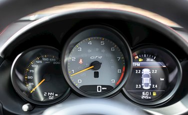 Porsche Cayman GT4 15