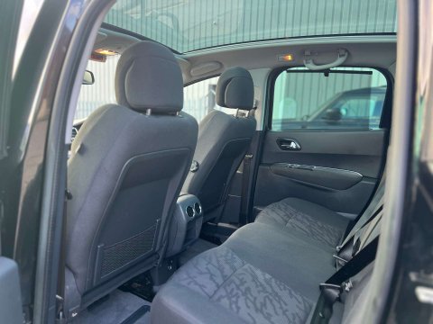 Peugeot 3008 1.6 3008 Allure e-HDi Semi-Auto 5dr 28