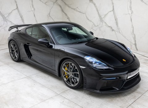 Porsche Cayman GT4 (718) 11