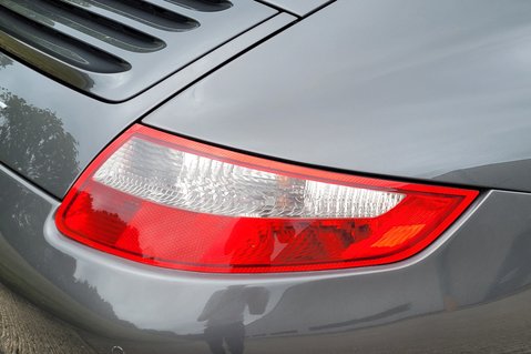Porsche 911 CARRERA 4 TIPTRONIC S 16