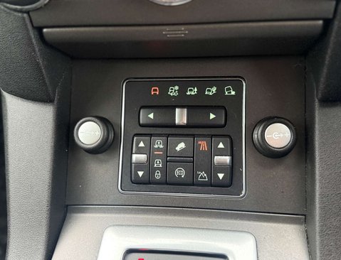 Land Rover Discovery 3.0 Discovery SE SDV6 Auto 4WD 5dr 30