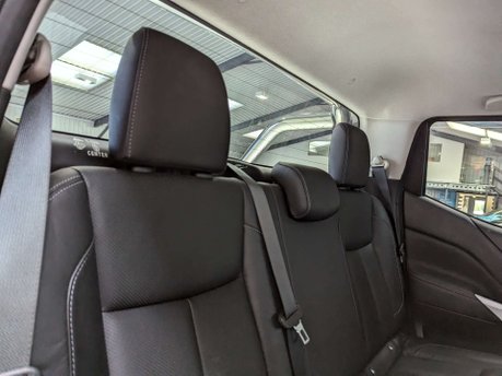 Nissan Navara 2.3 Navara Tekna dCi 4WD 5dr 59