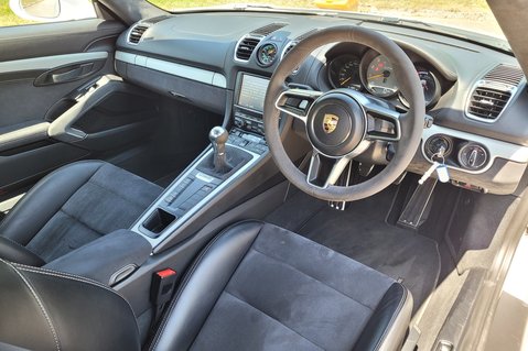 Porsche Cayman GT4 22