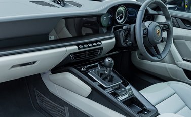 Porsche 911 Carrera GTS (992) 22