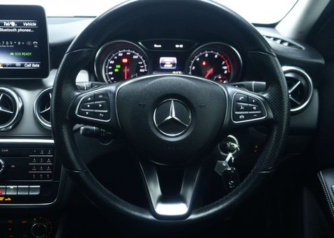 Mercedes-Benz GLA 1.6 GLA180 GPF Urban Edition SUV 5dr Petrol 7G-DCT Euro 6 (s/s) (122 ps) 19