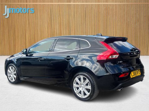 Volvo V40 2.0 D3 Inscription Hatchback 5dr Diesel Auto Euro 6 (s/s) (150 ps) 18