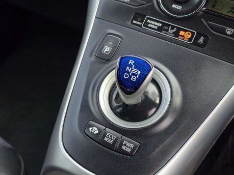 Toyota Auris 1.8 VVT-h T Spirit Hatchback 5dr Petrol Hybrid CVT Euro 5 (s/s) (136 ps) 27
