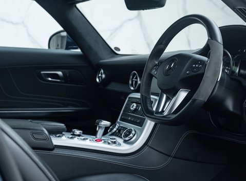 Mercedes-Benz SLS AMG 14