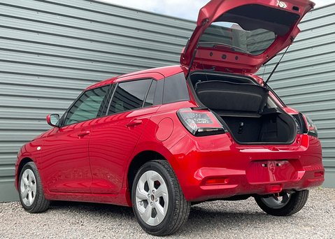 Suzuki Swift Motion 1.2 Mild Hybrid CVT 13
