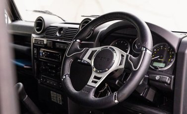 Land Rover Defender 110 XS 8