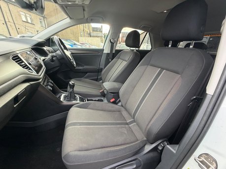 Volkswagen T-Roc DESIGN TSI 9
