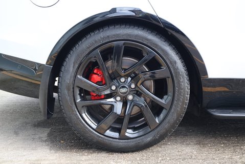 Land Rover Discovery R-DYNAMIC SE MHEV In RARE PEARL WHITE BLACK ROOF AND REAR SEATS  LOW MILES  10