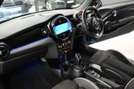 Mini Hatch 2.0 Cooper S Sport Auto 3dr 32