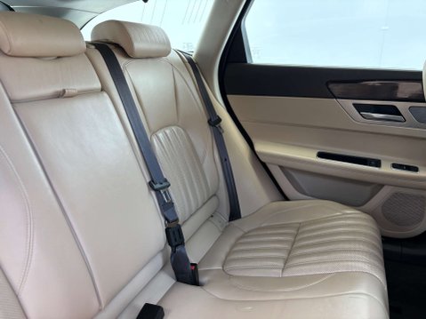 Jaguar XF 2.0 XF Portfolio D AWD Auto 4WD 5dr 32