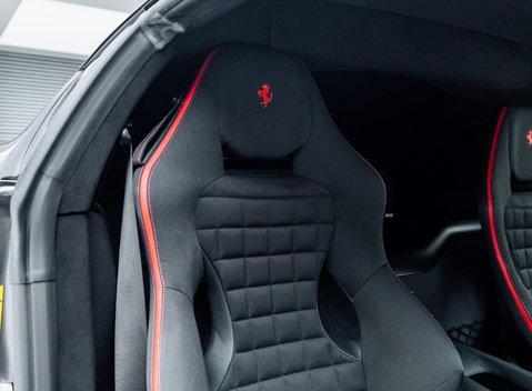 Ferrari 812 Competizione 13