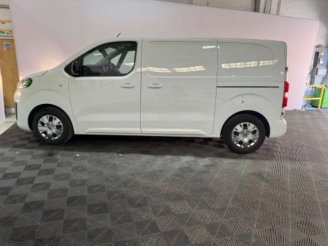 Vauxhall Vivaro 1.5 Vivaro F2700 Sportive S/S 4