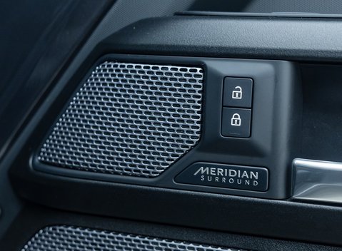 Land Rover Defender 110 V8 P525 Urban 25