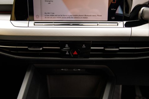 Volkswagen Golf LIFE TSI 40
