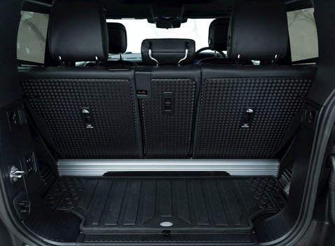 Land Rover Defender 90 V8 Bond Edition 29