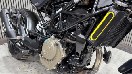Husqvarna Svartpilen 125 2022 ONLY 6K MODERN CLASSIC FEEL 15BHP MOT OCTOBER 2027 37