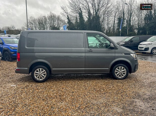 Volkswagen Transporter AUTO SWB L1H1 Low Roof Highline T30 Air Con Alloys Sensors EURO 6 5
