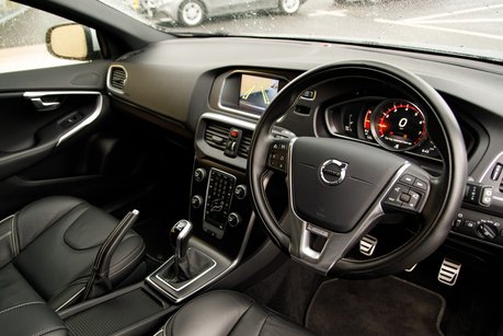 Volvo V40 T2 R-DESIGN EDITION