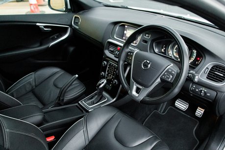 Volvo V40 T2 R-DESIGN EDITION