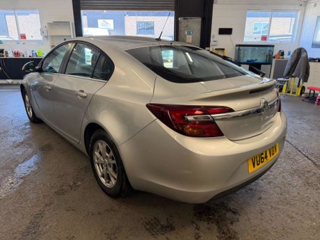 Vauxhall Insignia 2.0 CDTi ecoFLEX Design Euro 5 (s/s) 5dr 4