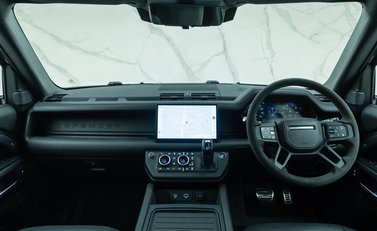 Land Rover Defender 90 V8 P525 URBAN 20