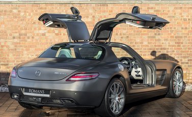 Mercedes-Benz SLS AMG 8
