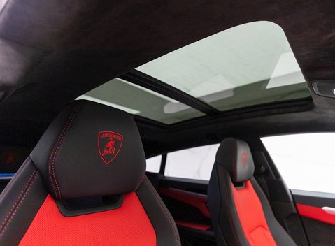 Lamborghini Urus 13
