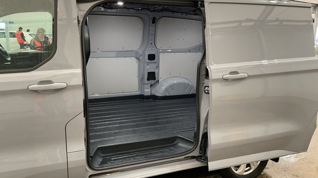 Ford E-Transit Custom 65KWH AUTO SWB L1H1 Low Roof Limited Air Con 218ps Alloys Sensors Cam EURO 8