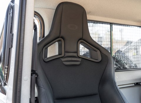 Land Rover Defender 90 Bowler Edition 13