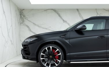 Lamborghini Urus 30