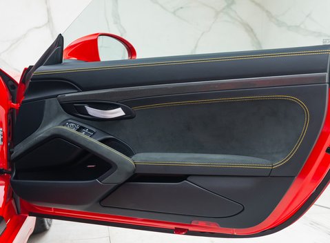 Porsche Cayman GT4 (718) 25