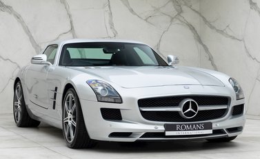 Mercedes-Benz SLS AMG 1